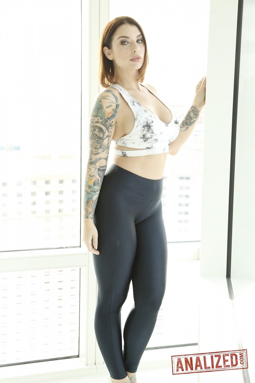 Tattooed hottie Ivy Lebelle shows her curvy body and stretches her butt   